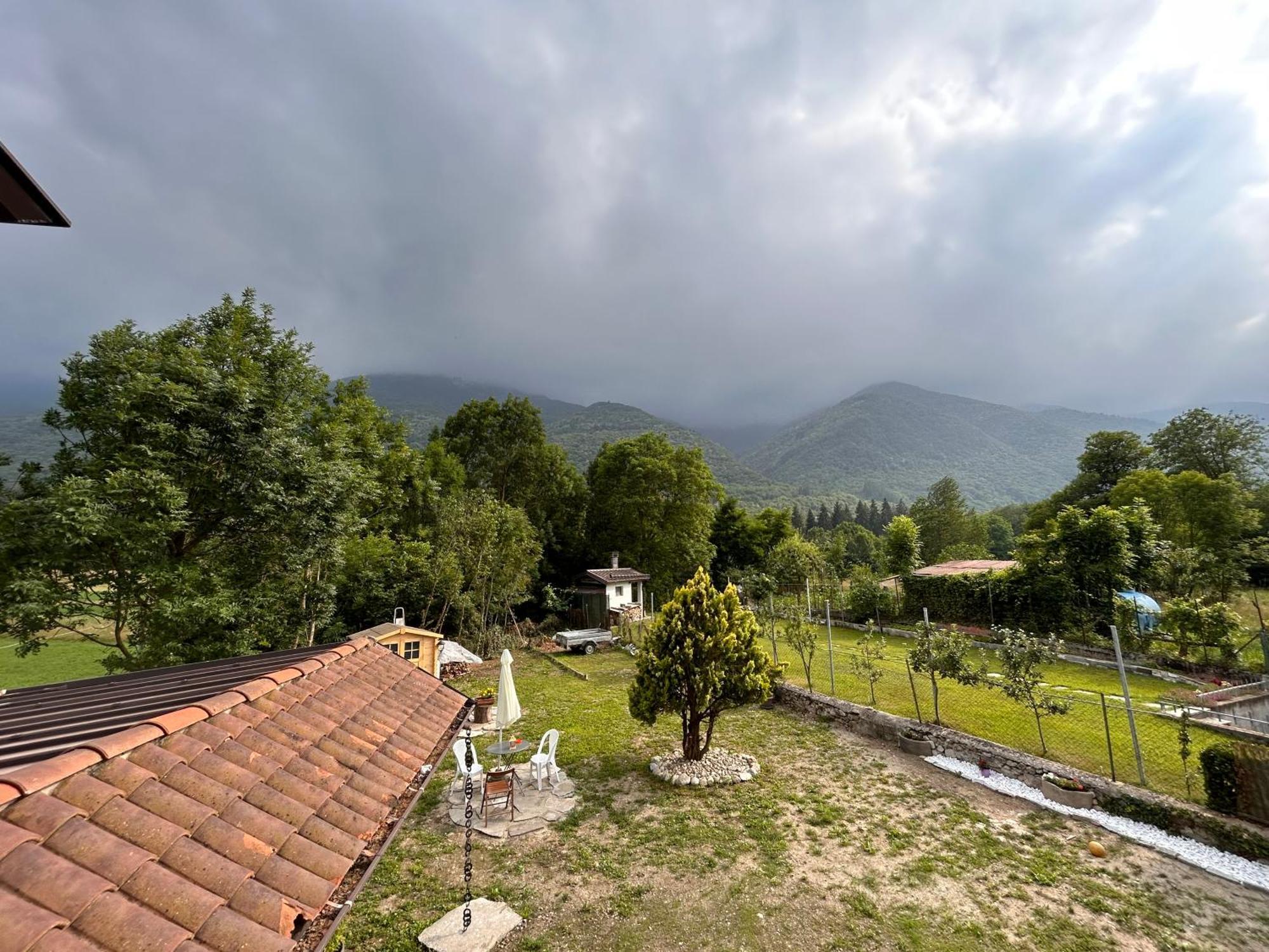 Giraluna Demonte Bagian luar foto